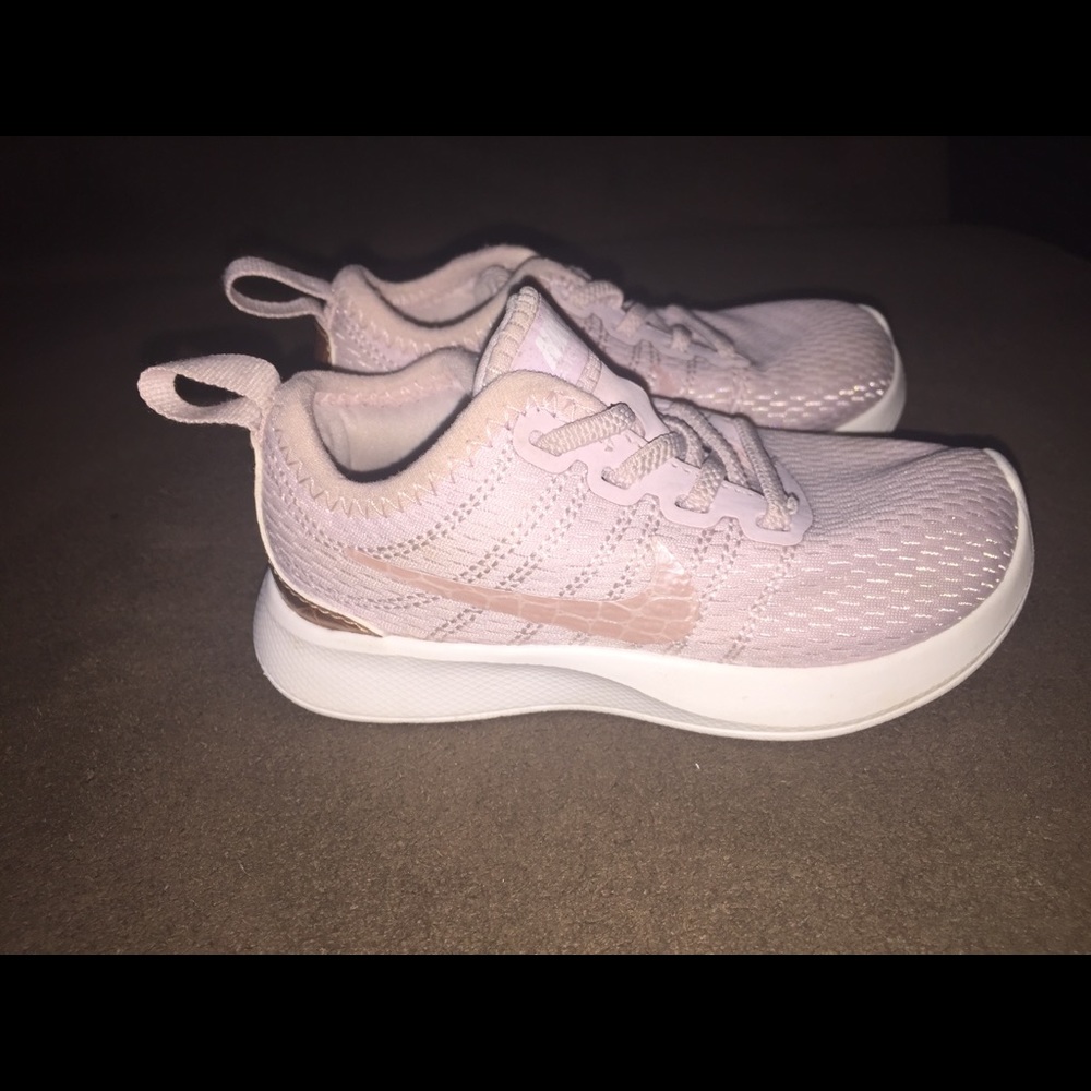 Nike dualtone racer toddler pink size 6c